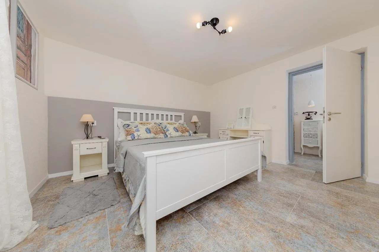 Casa Mia - Apartman Zara Medulin 0*,  Croatia